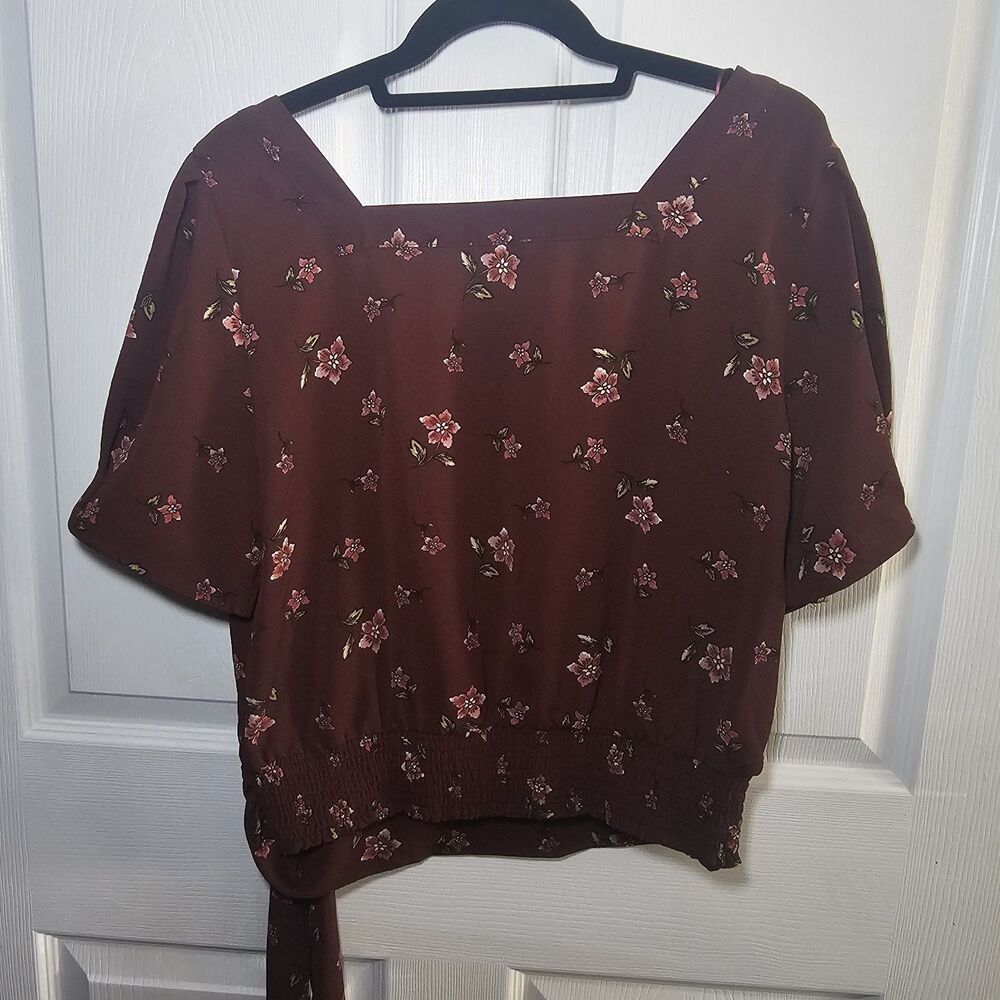 Women's Lily White Burgundy Flower Print Blouse Size Large